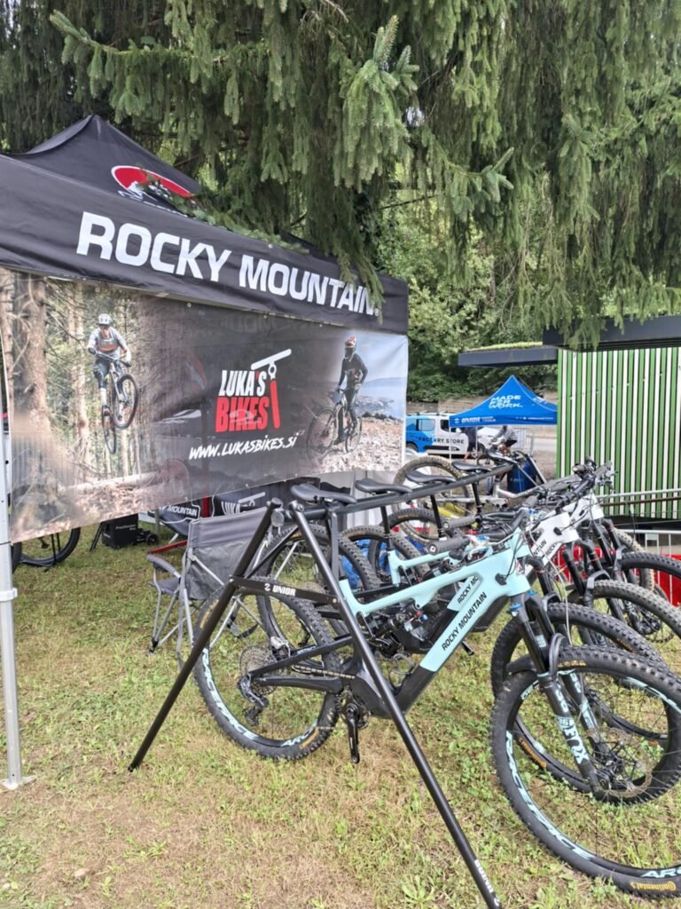 62337093-d9bf-4c93-8e41-cb26d7b0a6bc